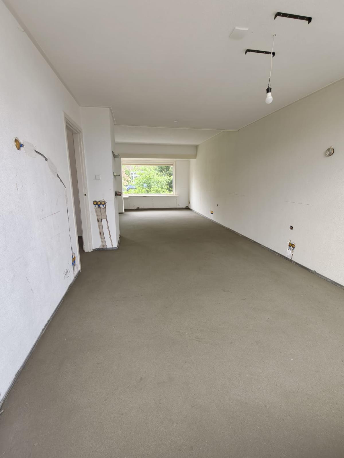 Cementdekvloer in een verbouwde woning in Twente